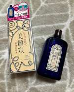 ニキビと言えば 美顔水  というキャッチコピーで知られている株式会社明色化粧品様の美顔水を初めてお試しさせて頂きました😊箱を開けるとブルーのボトルちょっと懐かしさを感じる🫙香りは、、、結&hellip;のInstagram画像