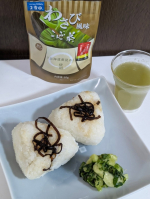 玉露園の《わさび風味こんぶ茶》ローマ字表記もパッケージにあるあたり、このシリーズって外国の方にも人気の商品なのかな〜？私は梅こんぶ茶ヘビロテ愛用者なのですが、これもなかなかイケますね👍&hellip;のInstagram画像