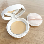 *異なる性質のパウダーを二層にする事でエアリー感触＆毛穴カバー*厚塗りになりにくいからメイク直しにも◎10ナチュラルオークルを試したけど重ねても厚塗りになりにくいから使いやすいポイントマ&hellip;のInstagram画像