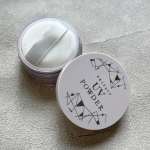 1つでUVカット&テカリブロック！SPF50＋PA++++＼透明タイプのルースパウダー／敏感肌でも使えるのが嬉しい☺️日焼け止めをメイクの上から塗り直すと、どうしてもベタベタ感が出てしま&hellip;のInstagram画像