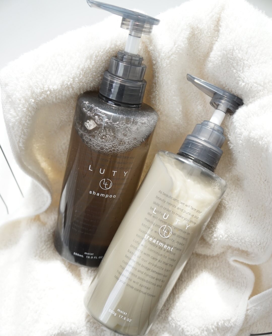 口コミ投稿：ルーティー シャンプー ＆トリートメント 髪の内側からうるおいを整え、うねりを抑え…