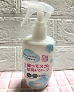 株式会社マックスさま提供薬用柿渋　帰ってスグの足洗いソープ足指、足甲、足裏の気になる臭いをスッキリ。 ニオイの原因菌を殺菌、汚れ・汗を洗浄。臭いなお年頃の娘に使わせたい！！と思うのだけど&hellip;のInstagram画像