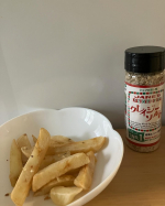 【クレイジーソルト】結晶状の岩塩をベースに、数種類のハーブとスパイスをブレンドしてあります。和、洋、中華、エスニックなど料理のジャンルを問わず、大活躍してくれます。日本の食卓で40年以上愛される&hellip;のInstagram画像