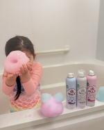 🛀お風呂じかんが楽しくなる新しい相棒𓂃🫧"泡ねんど 遊べるボディソープ "ぶどうの香り＆いちごの香り＆無香料弾力のある泡で形を作ったりできるから夢中になって色々と作ってみたよ💙泡風呂で&hellip;のInstagram画像