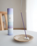 .＼お香の新しい楽しみ方／「上匂い」って知っていますか？焚く前のお香の香りを指す言葉だそうですお線香と言えば！の「日本香堂」から出ているブランド「セントスケープ」は蓋を逆さにして飾ることで、&hellip;のInstagram画像