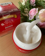 薬用美白オールインワンジェル「雪の上」✨乾燥による小じわを目立たなくするおとなのオールインワンジェル。1つで6つの働き！乾燥肌に嬉しいです😍オールインワンジェルで簡単お手入れなのも👍紫外線&hellip;のInstagram画像