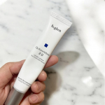 紫外線ダメージ1からも守り抜く夜用の美容液✨ビーグレンのQuSomeホワイト2.0♡1ヶ月使い続けて感じた事😌肌が少しトーンアップした🥹量は少なめかな？と思いきや結構伸びるのでそんなに出さな&hellip;のInstagram画像