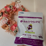 🥺外カリ！中ぷにっ！美味しい❤⁡＼カルシウムグミFe（グレープ味）／をお試しさせていただきました✍️✨⁡ ❁.｡.✽ 特長　✽.｡.❁☑︎環境に配慮して、パッケージが新しくなった✨☑︎ &hellip;のInstagram画像