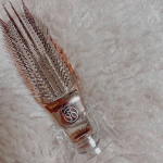 これ、ただのブラシじゃない。【エスハートエスのスカルプブラシ】は、毛穴の汚れをスッキリ落として頭皮ケアできる優れモノ。しかもスタンド付きだから、使ったあとも清潔に保てて◎色もおしゃれで、洗面台&hellip;のInstagram画像