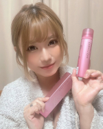 炭酸泡の美容液って初めて使ったけどコレすごい&hellip;！ぷしゅっと出すと濃密な泡がしゅわしゅわ〜っと広がって肌になじませると一気にうるおいチャージされる感じ♡特に朝のスキンケアに使うと肌がふっくら整って&hellip;のInstagram画像