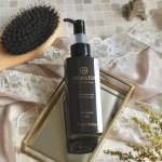 PR @primoordine_cosmeプリモディーネブラックセラム100ｍLこちらは、シャンプーの後に全体に馴染ませるだけの、置き時間なしのプリモディーネブラックセラム♪高濃度のヘマチンを&hellip;のInstagram画像