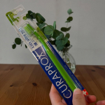 クラプロックス　キッズ　子ども歯ブラシ(4歳～12歳)4歳から12歳までのお子様のために特別に設計された、小さなお口でも奥まで届くコンパクトなブラシヘッドだそうで、我が家の8歳の娘も磨きやすいと大&hellip;のInstagram画像