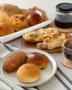 𓂃✍︎⁡今日のランチは⁡北海道札幌市『チャーリー』の【 チャーリーおすすめワクワクBOX 】⁡をいただきました！⁡お店で人気No.1の&ldquo;みかんあんぱん&rdquo;をはじめ北海道ご当地&ldquo;ちくわ&hellip;のInstagram画像