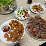 先日作った自宅パーティ料理🥘ローストビーフがリクエストでした😊#PR #野菜をMOTTO #野菜をもっと #野菜スープ #カップスープ #冷たいスープ #monipla #monmarche_f&hellip;のInstagram画像