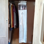 「ムシューダ まとめて防虫カバー」防虫剤とカバーのセット。カバーをポールにマジックテープで留め&hellip;その中に、洋服と防カビ剤配合の防虫剤を掛けて使います。カバーが大きめサイズですので&hellip;&hellip;のInstagram画像