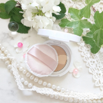 プレストパウダーなので、固形タイプで塗りやすい✨すーっと伸びて、短時間にさくっとお化粧&お化粧直しできます👌😍パフも見た目ふりふり可愛く、柔らかーい✨肌触り良かったです🎀お肌にサラーと塗布でき&hellip;のInstagram画像