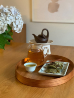 &hellip;🍵今日は和菓子の日らしいですよ🍡沖縄県産桑茶をいれました。ノンカフェインで全然クセがなくとっても美味しい！鹿児島の郷土菓子、かからん団子がおやつ。「病気にかからん（かからない）」&hellip;のInstagram画像