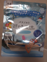 暑い時期にぴったりの入浴剤をいただきました😀株式会社マックスさまの○o。.バスソルト 汗かきエステ気分 真夏のシャーベット.。o○450g  数量限定発売200Lのお湯に付属のスプーン3杯&hellip;のInstagram画像