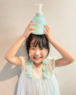 赤ちゃんのきれいな肌を育てる&hellip;＆ＵＴＡ ボディソープ我が家にやってきてくれて使い始めてから、はや１週間半ほど&hellip;ふわふわの泡で優しく洗える感じがすんごい心地よくて最高です◎うまれたてベ&hellip;のInstagram画像