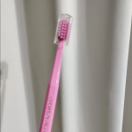 可愛い色合いがポップな歯ブラシで子供もテンションが上がります♡毛先が柔らかく磨きやすい、毛も多いので使いやすいんですね！#PR #株式会社クラデンジャパン #クラプロックス使ってみた #子ども&hellip;のInstagram画像