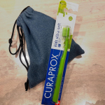 クラプロックス　キッズ　子ども歯ブラシ(4歳～12歳).小学生の息子たちのお気に入り歯ブラシ❤️スイス生まれの歯ブラシ「クラプロックス」は八角形になっていて握りやすくて滑りにくく、密度のあるベッ&hellip;のInstagram画像