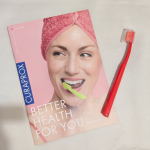 うちのコは今8歳ですが、小さい頃から歯が小さめで歯ブラシをあてづらく磨きにくいな&hellip;とずっと困っていました🤔(私が仕上げ磨きのとき)このクラプロックス　キッズ用歯ブラシはヘッドは小さいのに毛&hellip;のInstagram画像