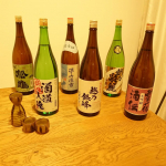 𖡼.𖤣𖥧𖡼.𖤣𖥧 ✨新潟の名門蔵が夢のそろい踏み✨利酒師が旨い酒だけを厳選した　家呑み応援セット新潟地酒飲みくらべ 一升瓶5本組＋1本増量のセットです🍶大迫力.ᐟ.ᐟ・越つかの酒造 &hellip;のInstagram画像