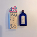 ＼肌トラブルを素早くケア／130年以上の歴史を持つ人気の明色美顔水 薬用化粧水を使ってみました。落ち着いたブルーのガラス瓶がとってもおしゃれ。ホモスルファミン＆サリチル酸のW有効成分が、ニキ&hellip;のInstagram画像