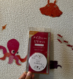 UVカットパウダーお試ししました💄サラサラのパウダーでメイクの上からでもメイク前でも使える優秀なお品物👏塗布後の肌がサラサラでテカリが気になるTゾーンもマットなツヤ感が出て凄くいい🙆&zwj;♀️&hellip;のInstagram画像