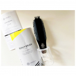 ...ヘアブラシ、たーくさん持ってるんだけど&ldquo; トリートメントブラシ &ldquo;は　お初❤️...数年ぶりに 結びたいなって思って、最近また髪を伸ばし始めたんだけど&hellip;.元々 髪がパサパサ&hellip;のInstagram画像