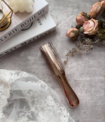 ワールドモデル ロング✨️スカルプブラシ376本のナイロンピンによる段差植毛で地肌に心地よい刺激を与えてくれる🫶シャンプー前の髪にブラッシングしたり、シャンプー中、トリートメント中にも使えて&hellip;のInstagram画像