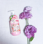 あかすりピーリング　桃顔以外にも全身に使用できる洗い流すタイプのマッサージジェル。ポンプタイプの大容量290mlで惜しげなくたっぷり使用できて便利です。山梨の桃のエキスが配合されているらしく&hellip;のInstagram画像