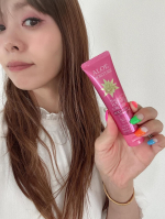 アロエハンドクリームにこころ安らぐ香りのローズ！このハンドクリーム、しっとりして手荒れを防いでくれる。夏場もベタベタしないので使いやすい！#PR #安心健康ライフ株式会社 #ハンド&hellip;のInstagram画像