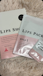 ︎︎ マイクロニードル付きリップパックと美容成分&times;プランプエッセンスでぷるんと唇に💋約8000本のニードルのおかげで血行が良くなって血色が良くなって嬉しい☺️ほんのりチクっとするけど、&hellip;のInstagram画像