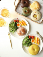 breakfast🥯この日は、大好きなベーグルで朝ごパン♡&bull;&bull;ベーグルは京都府京都市にあるパン屋さんKAMOGAWA BAKERY（カモガワベーカリー）の『北海道産小麦100%おま&hellip;のInstagram画像