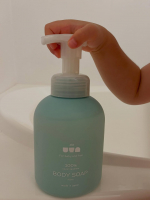 & uta ボディーソープミルクローションは娘が新生児の時に使っていたのでボディーソープもずっと気になっていました💕不要な汚れのみを落とすことにフォーカスした、お肌に優しい弱アルカリ性のボデ&hellip;のInstagram画像