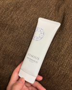 年を重ねていくにつれて、シミが気になってくる。スキンケアを見直してみようと思って使い始めたSIMIUSの薬用ホワイトニングジェルEXモイスト/スリムタイプ、使い心地がほんと〜に良い。夏のシミ&hellip;のInstagram画像