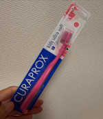 色がとっても可愛いクラプロックスのキッズ歯ブラシ🪥を使ってみました🤗4歳～12歳が対象です✨5歳の娘にはちょっと大きくて、子供自身に使わせるのは厳しく、大人が磨いてもブラシ部分が大きくて細かいと&hellip;のInstagram画像