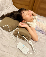 肩こり・首こりでお悩みのみ～なさま！！肩こり・首こりがひどくって２週間に１回　整体に通っている私のところに神アイテムがやってきてくれた～✨首と肩がホッっとする枕PLUSこちらの枕さま&hellip;のInstagram画像