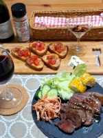.何にでも使いやすくて普段から愛用しているクレイジーソルトですが、今回はメインのお肉とブルスケッタに😆🍴おしながき🍴・ランプ肉のオニオンソースステーキ・人参のごまマヨサラダ・レンチンとうも&hellip;のInstagram画像