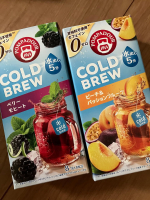 ポンパドールのハーブティ。ピーチ&パッションフルーツ。ベリーモヒート。どちらかも飲みやすかったよ。朝にいただきました。#PR #日本緑茶センター株式会社 #ポンパドールハーブティー #コール&hellip;のInstagram画像