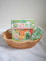 @sukusukunoppokun 夏バテ防止にもこどもフルーツ青汁🍹この青汁は、九州産の大麦若葉をはじめとしたなんと40種類の野菜とフルーツをぎゅっと配合🥦🍓植物性乳酸菌が140億個&hellip;のInstagram画像