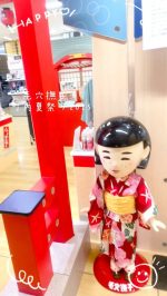 𖤐˒˒ 𝔼𝕍𝔼ℕ𝕋𖤐˒˒⋈・。・。⋈・。・。⋈・。・。⋈池袋ロフトで開催中の『毛穴撫子 町内夏祭り2025』に行ってきたよ〜会場は、池袋ロフト ヨドバシHD10階꒰⍢꒱赤い鳥居と撫子ちゃんの巨大&hellip;のInstagram画像