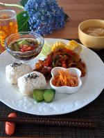 .ある日のワンプレートランチ@shoda_shoyu1873 様のホットケチャップを使って、アルモンデちゃちゃっと炒め物牛こまに玉葱、ピーマン、そして最後にトマトもね😆ホットケチャップは&hellip;のInstagram画像