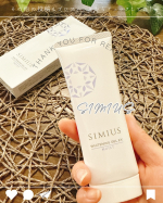 おはようございます☀朝から日差しが容赦なく照り付けてきます🔥　日焼け止めだけでなくこちらも使ってケアしていきたいと思います❣️ 【シミ・エイジングケアに】SIMIUS✨　「W美白有効&hellip;のInstagram画像