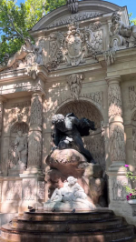 とにかく暑くて晴天続きだったパリ痛い位の日差しが夜10時前まで🌞ギャラリーラファイエットの14時の直射日光や遮るもののない道で溶けそうになりながら🫠リュクサンブール公園の噴水や木陰は涼&hellip;のInstagram画像