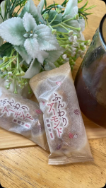 @mochidangomura 様の　ふんわりアーモンド　黒糖味✨淡雪のような口どけの良い あられが沖縄県産の黒糖と混ざっていてフワッと口の中でほどけていきます。アーモンドもアクセントに&hellip;のInstagram画像