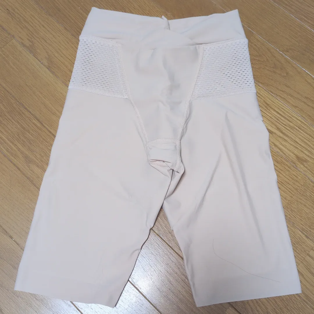 口コミ投稿：🌹ナチュアシスト　V字ウエストひざ上丈🌹骨盤ベルト一体型で、履くだけで骨盤周りをし…