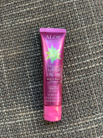 家事や介護でハンドケアは必須。すぐに甘皮がガサガサでささくれが出来たり、運転等で日焼げもして、シミや皺も。なのでハンドケアは一年中マスト。アロエモイスチャー・ローズをお試し。べたつかず、使用&hellip;のInstagram画像