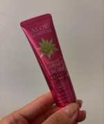 ．@anshin.kenkou.life 様よりアロエ成分の入ったハンドクリームアロエモイスチャーのローズver.使ってみました保湿力がとても高い塗ったあとは保護力もあって手荒れ防止にな&hellip;のInstagram画像